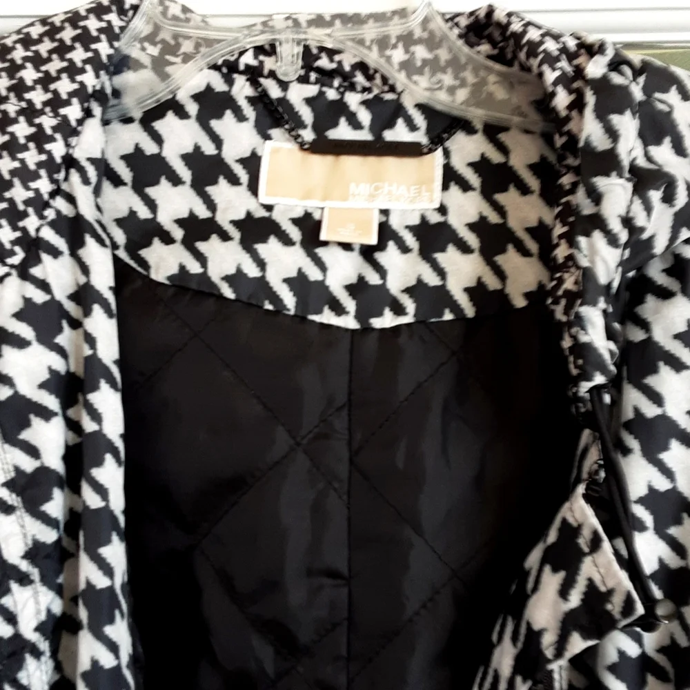 Michael Michael Kors Anorak Houndstooth Hooded Raincoat Jacket with Pockets - Picture 2 of 3